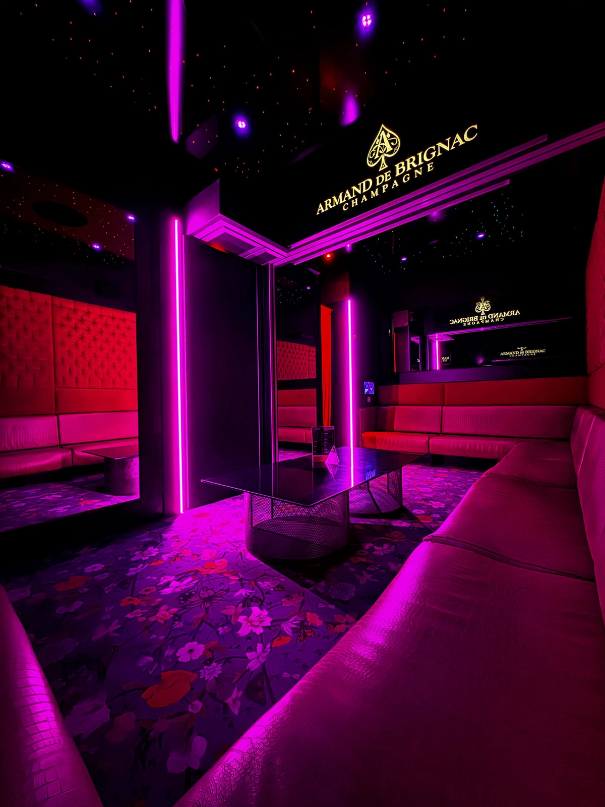 CHAMPAGNE VIP ROOM