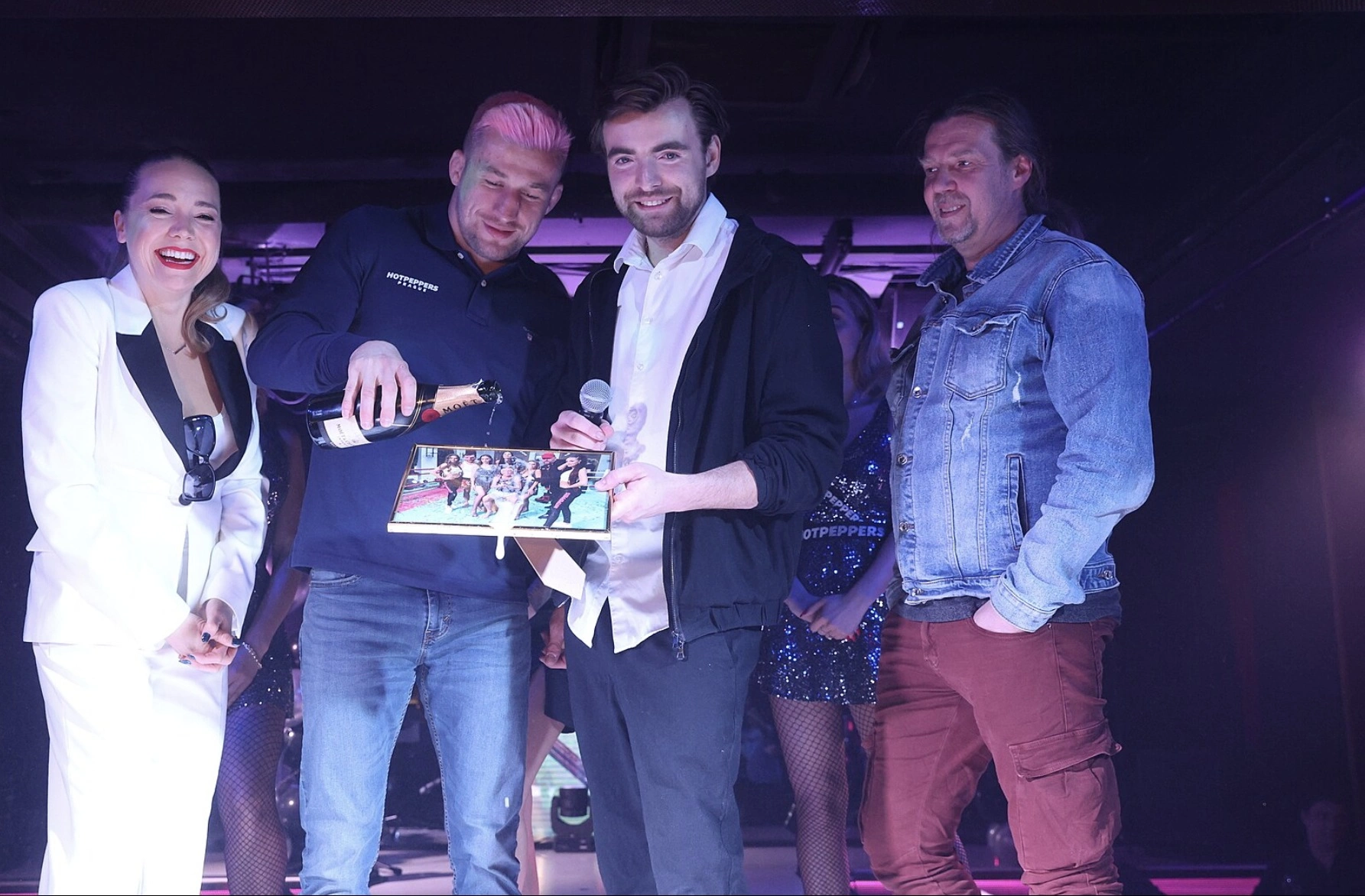 Taufe des neuen Musikvideos von David Pet im Club Hotpeppers